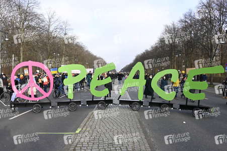 Großdemonstration gegen den Krieg in der Ukraine in Berlin
