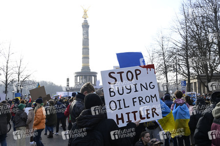 Großdemonstration gegen den Krieg in der Ukraine in Berlin