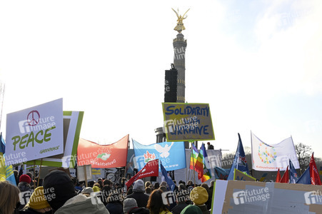 Großdemonstration gegen den Krieg in der Ukraine in Berlin