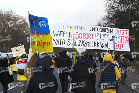 Großdemonstration gegen den Krieg in der Ukraine in Berlin