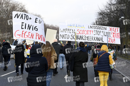 Großdemonstration gegen den Krieg in der Ukraine in Berlin