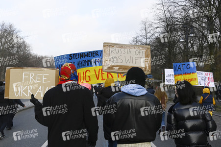 Großdemonstration gegen den Krieg in der Ukraine in Berlin