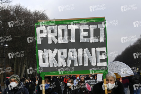 Großdemonstration gegen den Krieg in der Ukraine in Berlin