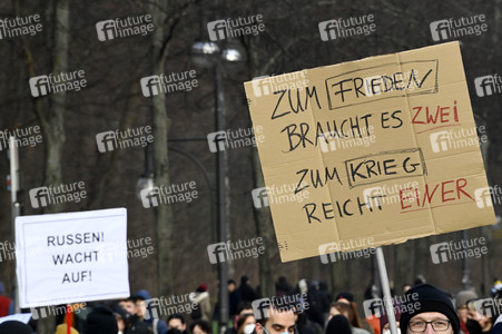 Großdemonstration gegen den Krieg in der Ukraine in Berlin