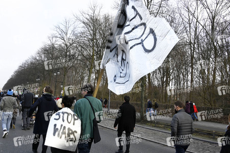 Großdemonstration gegen den Krieg in der Ukraine in Berlin