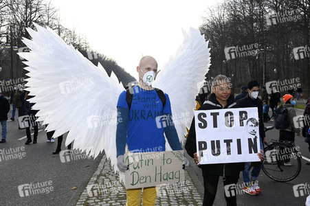 Großdemonstration gegen den Krieg in der Ukraine in Berlin