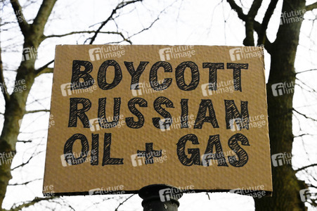 Großdemonstration gegen den Krieg in der Ukraine in Berlin