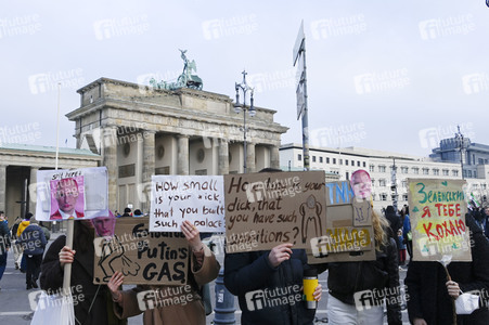 Großdemonstration gegen den Krieg in der Ukraine in Berlin