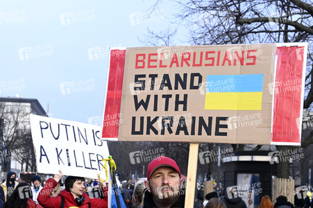 Großdemonstration gegen den Krieg in der Ukraine in Berlin
