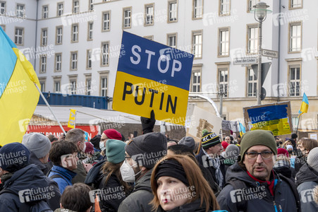 Großdemonstration gegen den Krieg in der Ukraine in Berlin