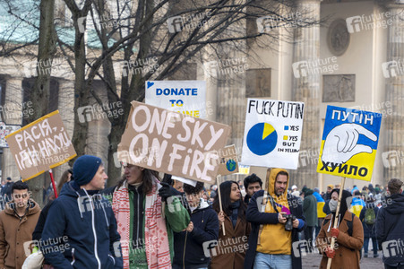 Großdemonstration gegen den Krieg in der Ukraine in Berlin