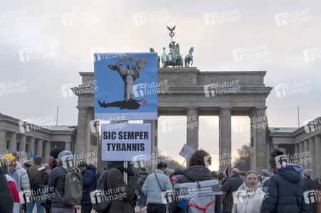 Großdemonstration gegen den Krieg in der Ukraine in Berlin