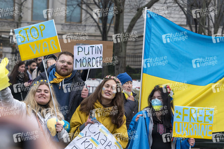 Großdemonstration gegen den Krieg in der Ukraine in Berlin