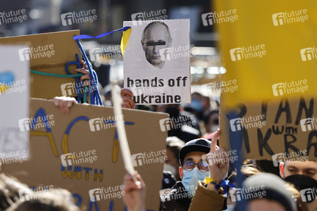 Demonstration gegen den Krieg in der Ukraine in Köln