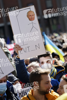 Demonstration gegen den Krieg in der Ukraine in Köln