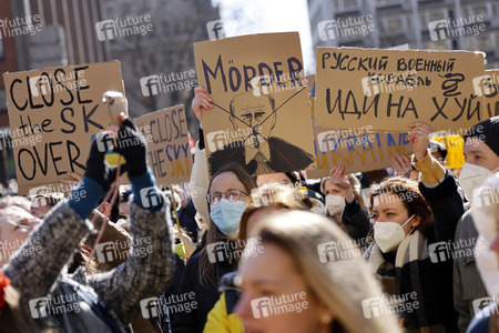 Demonstration gegen den Krieg in der Ukraine in Köln