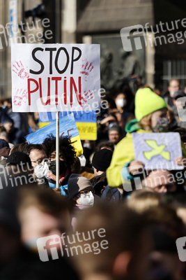 Demonstration gegen den Krieg in der Ukraine in Köln