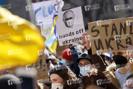 Demonstration gegen den Krieg in der Ukraine in Köln
