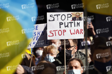 Demonstration gegen den Krieg in der Ukraine in Köln