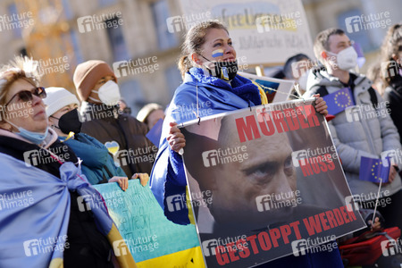 Demonstration gegen den Krieg in der Ukraine in Köln