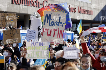 Demonstration gegen den Krieg in der Ukraine in Köln