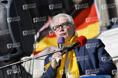 Demonstration gegen den Krieg in der Ukraine in Köln