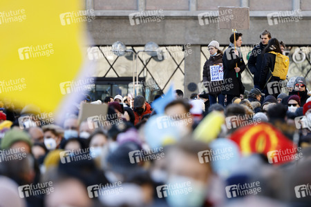 Demonstration gegen den Krieg in der Ukraine in Köln