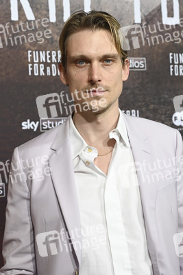 Serienpremiere 'Funeral for a Dog' in München