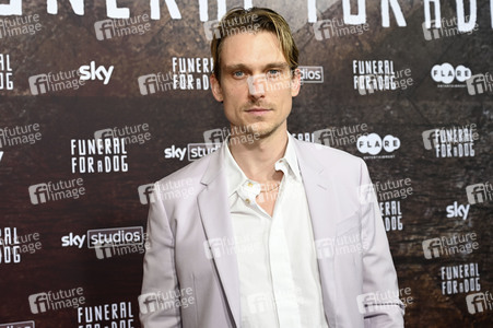 Serienpremiere 'Funeral for a Dog' in München