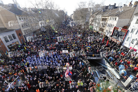 Friedensdemo am Rosenmontag in Köln