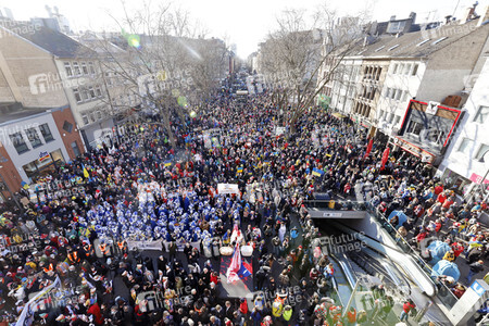 Friedensdemo am Rosenmontag in Köln