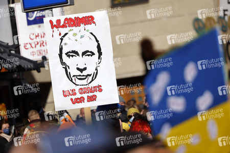 Friedensdemo am Rosenmontag in Köln