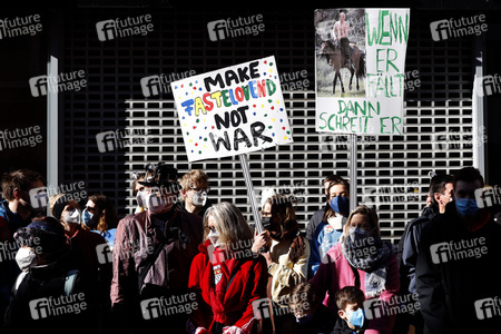 Friedensdemo am Rosenmontag in Köln