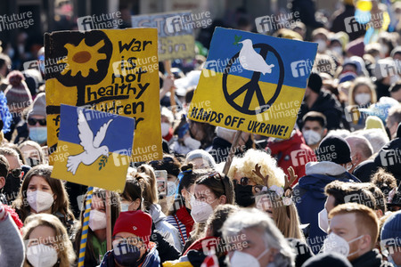 Friedensdemo am Rosenmontag in Köln