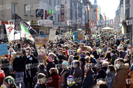 Friedensdemo am Rosenmontag in Köln