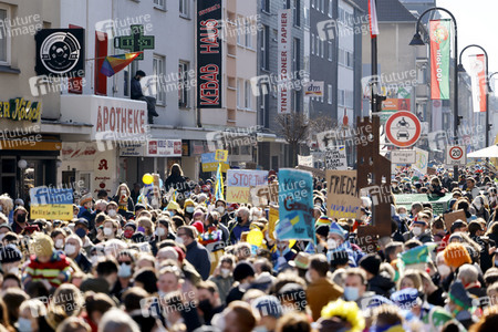 Friedensdemo am Rosenmontag in Köln