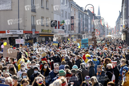 Friedensdemo am Rosenmontag in Köln