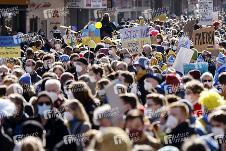 Friedensdemo am Rosenmontag in Köln