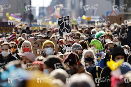 Friedensdemo am Rosenmontag in Köln