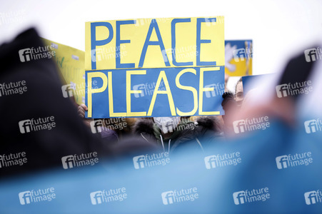 Fridays for Future Demo gegen den Krieg in der Ukraine in Berlin