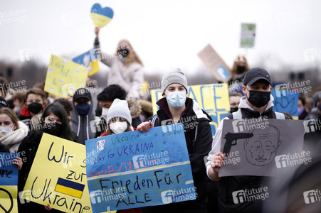 Fridays for Future Demo gegen den Krieg in der Ukraine in Berlin