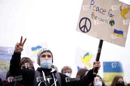Fridays for Future Demo gegen den Krieg in der Ukraine in Berlin