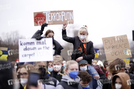 Fridays for Future Demo gegen den Krieg in der Ukraine in Berlin