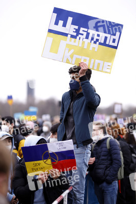Fridays for Future Demo gegen den Krieg in der Ukraine in Berlin