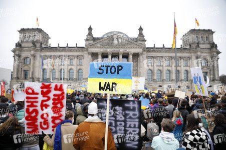 Fridays for Future Demo gegen den Krieg in der Ukraine in Berlin