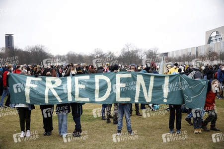 Fridays for Future Demo gegen den Krieg in der Ukraine in Berlin