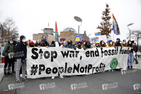 Fridays for Future Demo gegen den Krieg in der Ukraine in Berlin