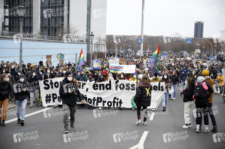 Fridays for Future Demo gegen den Krieg in der Ukraine in Berlin