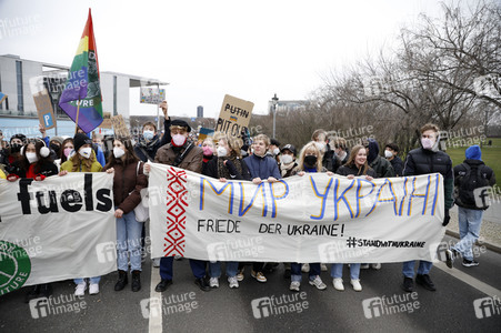 Fridays for Future Demo gegen den Krieg in der Ukraine in Berlin