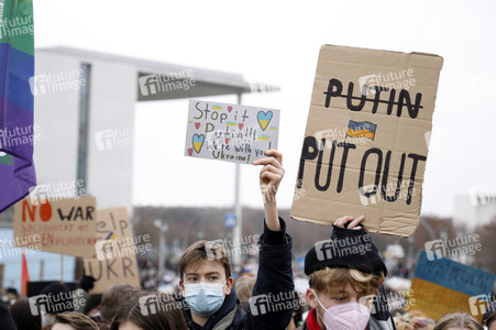 Fridays for Future Demo gegen den Krieg in der Ukraine in Berlin